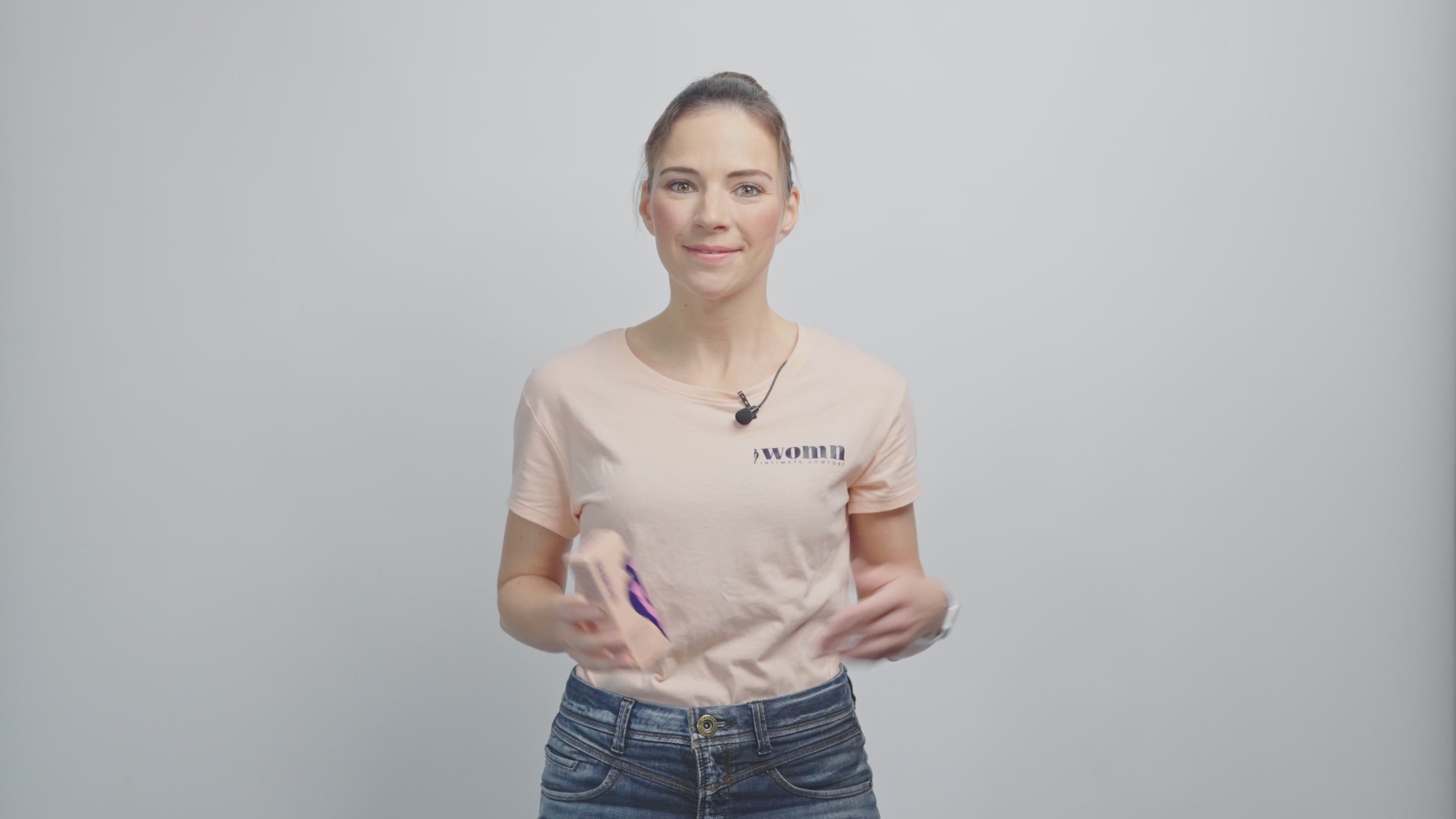 Load video: Product video womn Liquid Powder